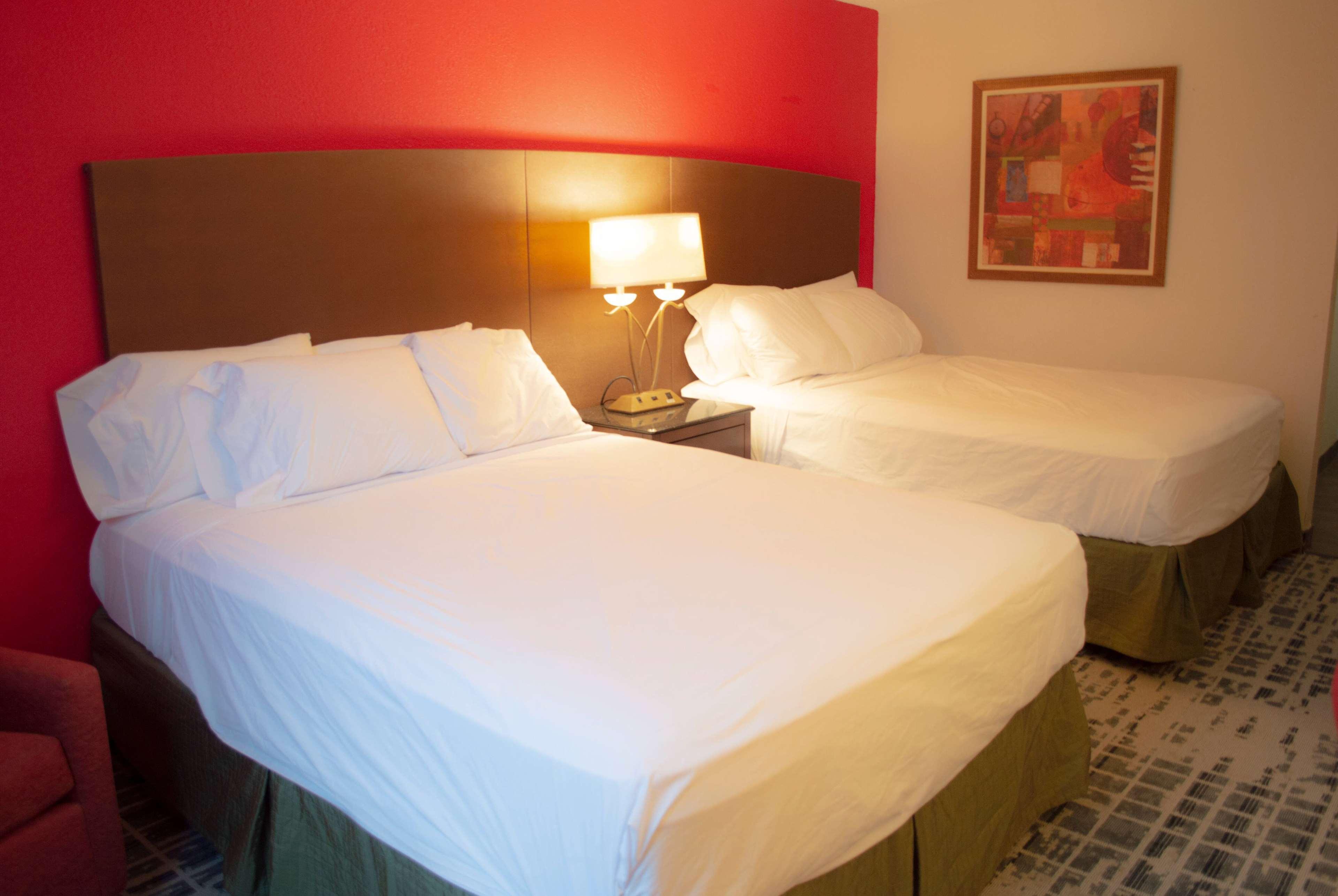 Baymont By Wyndham Ferndale/Royal Oak Hotell Eksteriør bilde