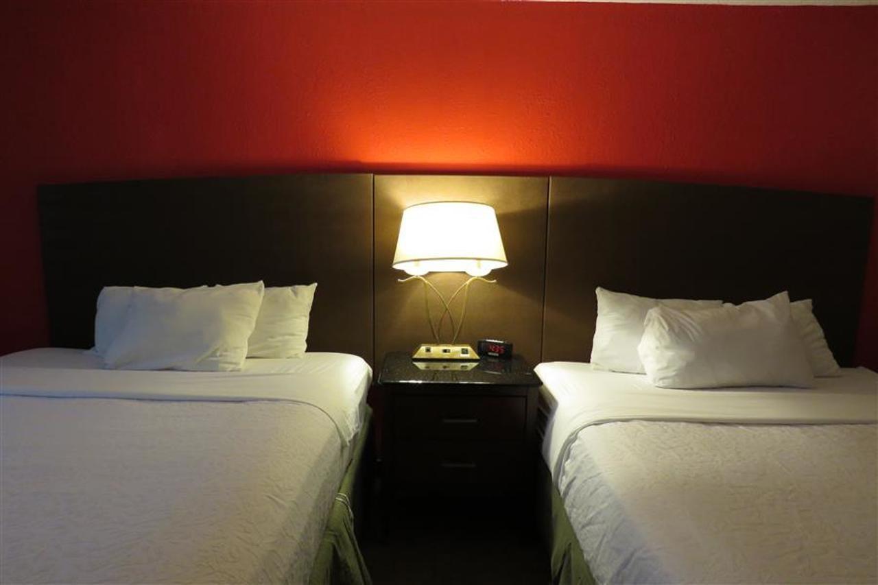 Baymont By Wyndham Ferndale/Royal Oak Hotell Eksteriør bilde