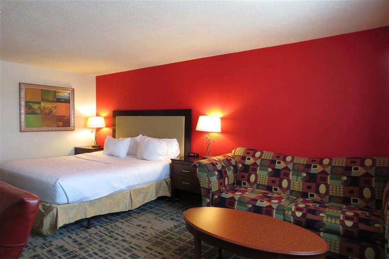 Baymont By Wyndham Ferndale/Royal Oak Hotell Eksteriør bilde
