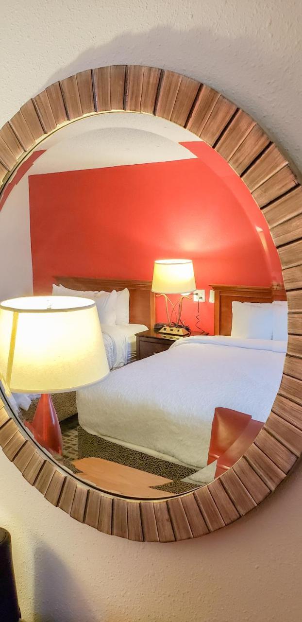 Baymont By Wyndham Ferndale/Royal Oak Hotell Eksteriør bilde