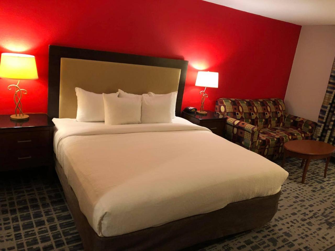 Baymont By Wyndham Ferndale/Royal Oak Hotell Eksteriør bilde